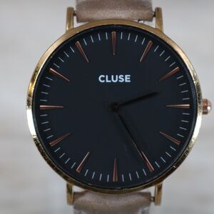 Cluse Minimalist Black Dial Watch – Pre-Owned, Round, Gold/Black